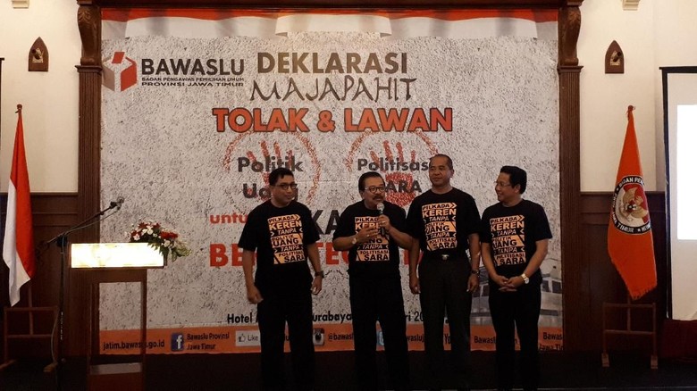 Paslon Pilgub Jatim Cap 5 Jari Tolak Politik Uang dan SARA Paslon Pilgub Jatim Cap 5 Jari Tolak Politik Uang dan SARA