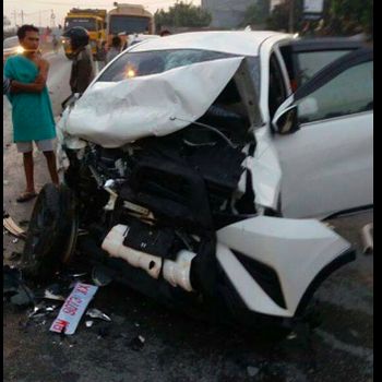 Foto Terios yang mengalami kecelakaan beredar di grup WA (Foto: istimewa)