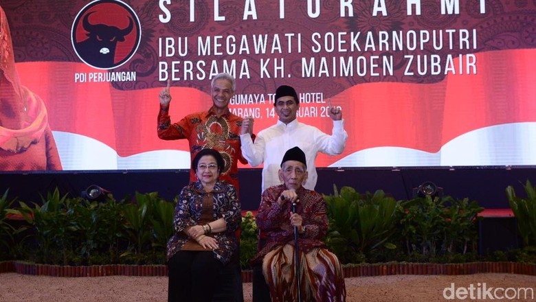 Konsolidasi Ganjar-Yasin, Megawati Silaturahmi dengan Mbah Maimoen Konsolidasi Ganjar-Yasin, Megawati Silaturahmi dengan Mbah Maimoen