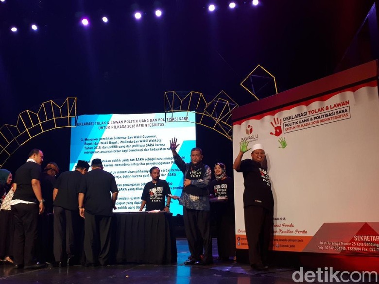 Para Calon di Pilgub Jabar Cap 5 Jari Tolak Politik Uang dan SARA Para Calon di Pilgub Jabar Cap 5 Jari Tolak Politik Uang dan SARA