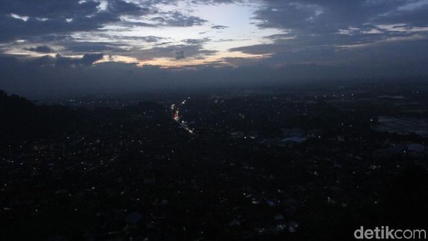 Senja di Bandung Ini Bikin Rindu Berat, Kamu Nggak Akan Kuat!