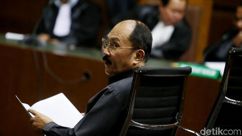 Aksi Fredrich Periksa Kamar RS Sebelum Novanto Kecelakaan Dibongkar Aksi Fredrich Periksa Kamar RS Sebelum Novanto Kecelakaan Dibongkar