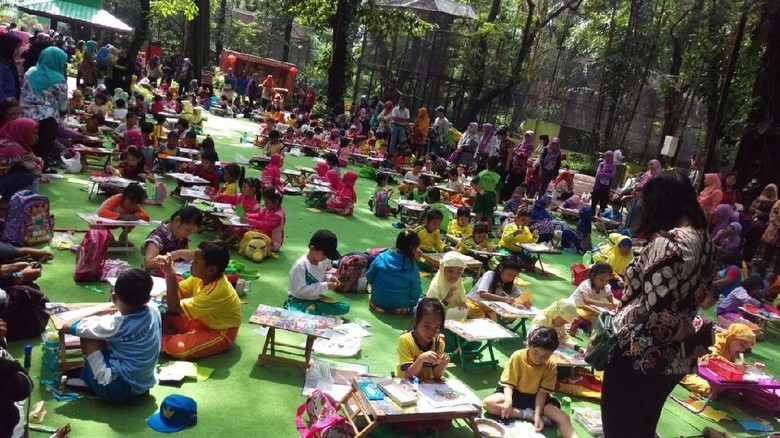 Seru! Anak-anak Ini Berlomba Bikin Kolase di KBS Seru! Anak-anak Ini Berlomba Bikin Kolase di KBS
