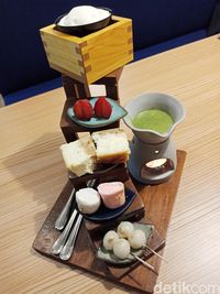 Kamakura: Nyam! Enaknya Omurice Saus Mentaiko dan Matcha Fondue di Kafe Mungil