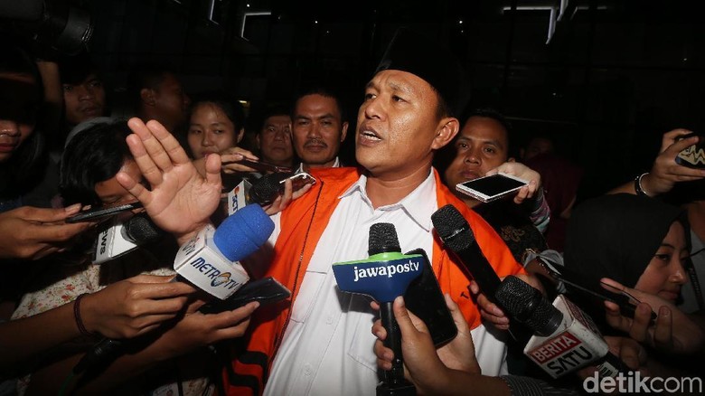 Berkas Lengkap, Bupati Lampung Tengah Nonaktif Segera Disidang Berkas Lengkap, Bupati Lampung Tengah Nonaktif Segera Disidang