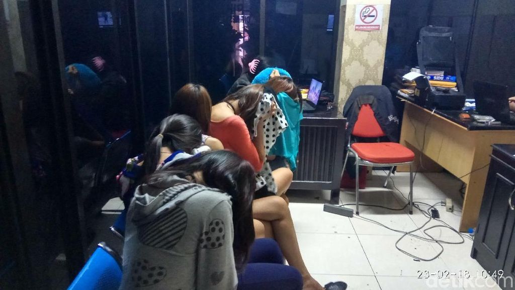 Prostitusi Online di Manado Terbongkar, 9 Wanita Diamankan Prostitusi Online di Manado Terbongkar, 9 Wanita Diamankan