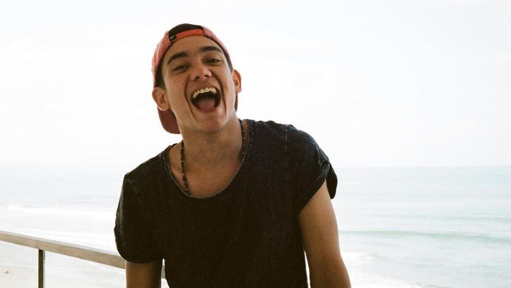 Cerita Adipati Dolken Sempat Menyerah Sebagai Aktor Cerita Adipati Dolken Sempat Menyerah Sebagai Aktor