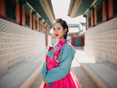 Foto: Pakai Hanbok, Gaya Cantik Pevita Liburan di Korea Foto: Pakai Hanbok, Gaya Cantik Pevita Liburan di Korea