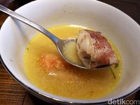 Alenia: Jatuh Hati pada Nasi Campur Papua dan Kopi Gula Bakar yang Sedap di Sini