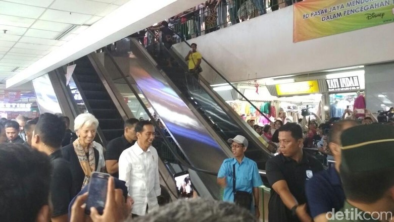 Jokowi Sebut Bos IMF Beli Baju Koko untuk Suami di Tanah Abang