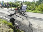 Jalan Provinsi Putus, Karangkobar di Banjarnegara Krisis BBM