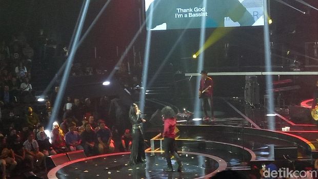 Slank Sebarkan Cinta di Konser 'Slank In Love'