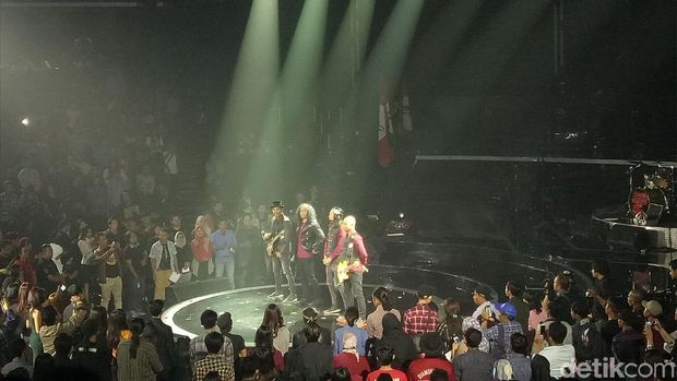 Slank Sebarkan Cinta di Konser 'Slank In Love'