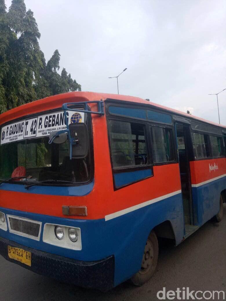 Bukan Loncat Tofik Ditendang Rampok Dari Metro Mini