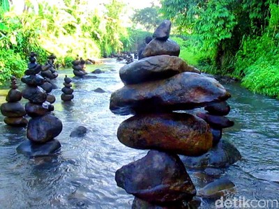Foto: Wisata Rock Balancing, Tumpukan Batu yang Bikin Penasaran Foto: Wisata Rock Balancing, Tumpukan Batu yang Bikin Penasaran