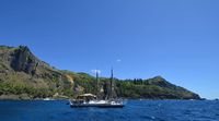 Yacht yang berlayar ke Kepulauan Pitcairn
