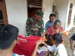 Kopassus Beri Bantuan ke Korban Banjir di Brebes