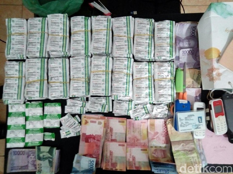 Edarkan Obat Penenang Tanpa Izin, 3 Orang Ditangkap di Riau tiga