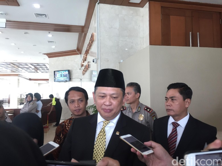 Bamsoet Sebut Pilkada Langsung Bisa Sebabkan Suami-Istri Cerai Bamsoet Sebut Pilkada Langsung Bisa Sebabkan Suami-Istri Cerai