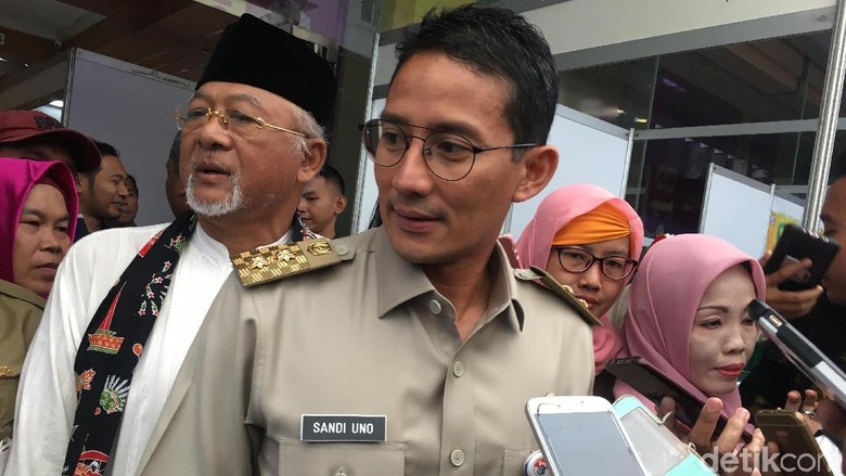 Sandi Sebut Gedung Perkantoran di Melawai Tak Mau Tampung PKL Sandi Sebut Gedung Perkantoran di Melawai Tak Mau Tampung PKL
