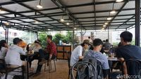 Goeboex Coffee: Segarnya Es Kopi Susu Kampung dan Dori Sambal Matah 