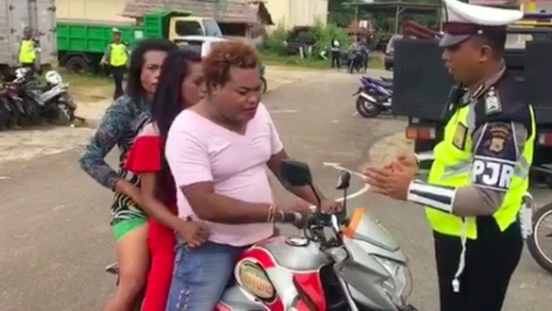 Pak Polisi Tilang Pemotor Ini, Manggilnya Pak atau Mbak? Pak Polisi Tilang Pemotor Ini, Manggilnya Pak atau Mbak?
