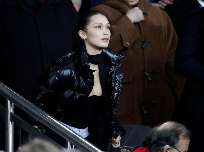Kabar Ciuman dengan The Weeknd, Bella Hadid: Itu Bukan Aku Kabar Ciuman dengan The Weeknd, Bella Hadid: Itu Bukan Aku
