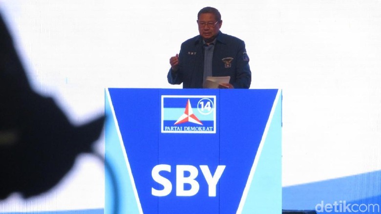 Luhut Bandingkan Jokowi-SBY, PD: Pak Menteri Kerja Saja Luhut Bandingkan Jokowi-SBY, PD: Pak Menteri Kerja Saja