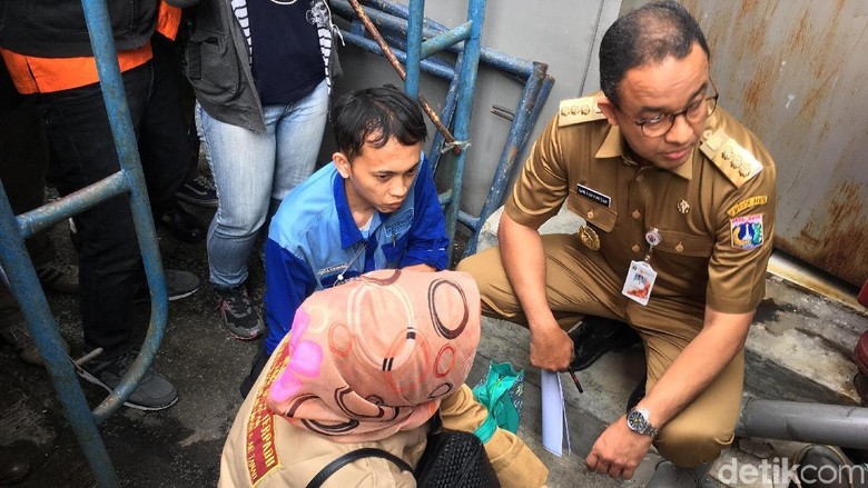 Tindak Pengguna Air Tanah Nakal, Anies: Supaya Warga Berubah Tindak Pengguna Air Tanah Nakal, Anies: Supaya Warga Berubah