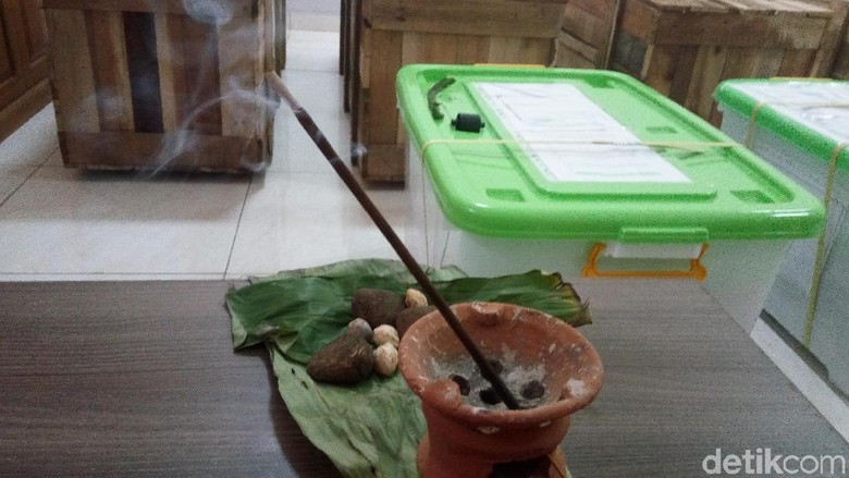Dilengkapi Sajen, 1.211 Senjata Tradisional Dikirim ke Museum di Solo Dilengkapi Sajen, 1.211 Senjata Tradisional Dikirim ke Museum di Solo