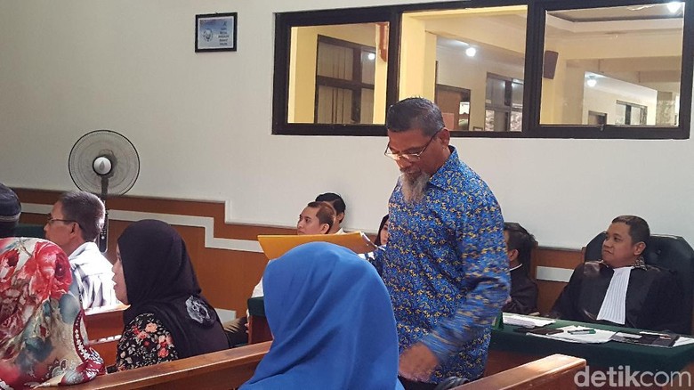Saksi Sindir Bos First Travel: Aduh, Anniesa Orang Kaya Baru Nih Saksi Sindir Bos First Travel: Aduh, Anniesa Orang Kaya Baru Nih