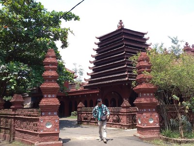 Cerita Unik Masjid di Cirebon yang Dibangun dalam 100 Hari Cerita Unik Masjid di Cirebon yang Dibangun dalam 100 Hari