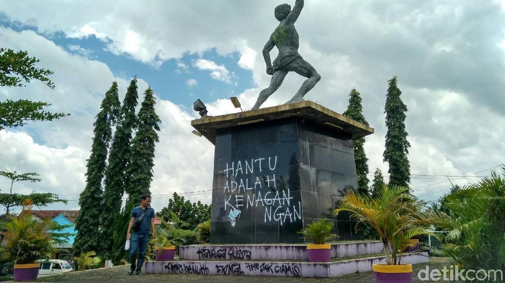Tugu Atlet di Ciamis Dicoreti Hantu Adalah Kenangan Tugu Atlet di Ciamis Dicoreti Hantu Adalah Kenangan