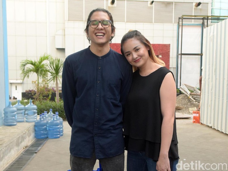Joanna Alexandra dan Suami yakin Si Bungsu Bukan Sakit tapi Pembawa Berkat Joanna Alexandra dan Suami yakin Si Bungsu Bukan Sakit tapi Pembawa Berkat