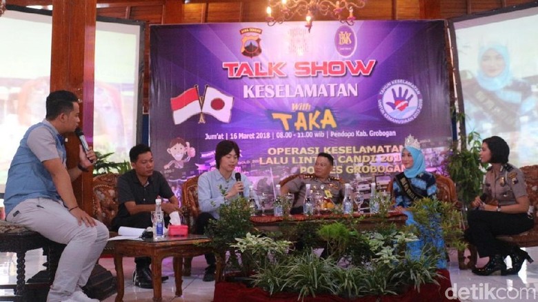 Mahasiswa Jepang Kaget Lihat Anak SD Berani Naik Motor Mahasiswa Jepang Kaget Lihat Anak SD Berani Naik Motor