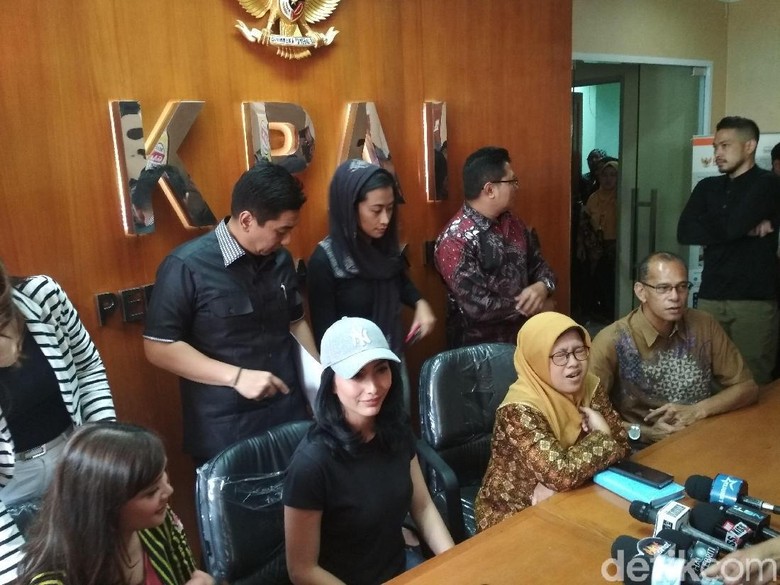 Tyas Mirasih Datangi KPAI, Istri Keenan Pearce Hamil Tyas Mirasih Datangi KPAI, Istri Keenan Pearce Hamil