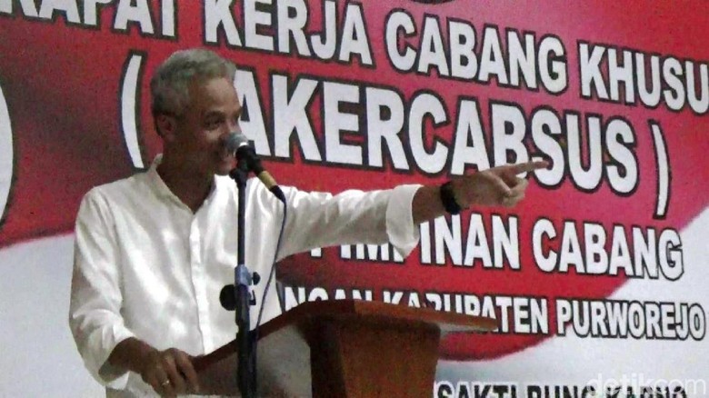 Ganjar Tantang Pesaingnya Adu Program, Bukan Adu Fitnah Ganjar Tantang Pesaingnya Adu Program, Bukan Adu Fitnah