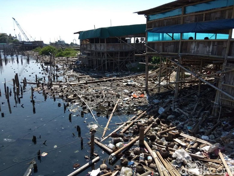 Sampah di Pantai Marunda Ditumpuk Jadi Akses Jalan Sampah di Pantai Marunda Ditumpuk Jadi Akses Jalan
