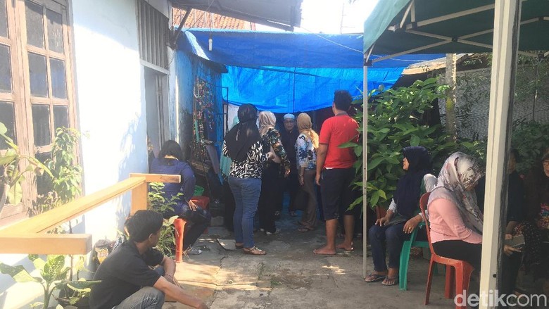 Korban Tertimpa Besi di Pasar Rumput Dimakamkan di TPU Menteng Pulo Korban Tertimpa Besi di Pasar Rumput Dimakamkan di TPU Menteng Pulo