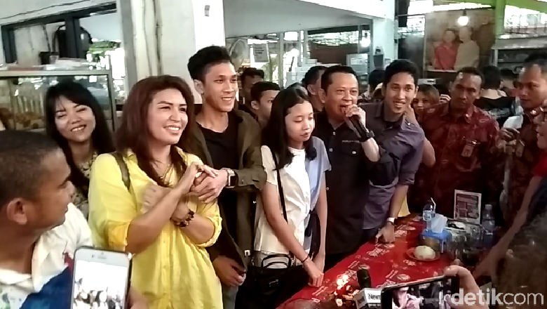 Saat Ketua DPR Rayakan Ultah Anak Kedua Bareng Hotman Paris Saat Ketua DPR Rayakan Ultah Anak Kedua Bareng Hotman Paris