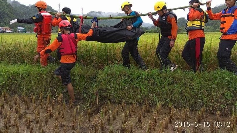 Terseret Air Bah di Sulsel, Total 3 Pelajar SMA Ditemukan Tewas Terseret Air Bah di Sulsel, Total 3 Pelajar SMA Ditemukan Tewas