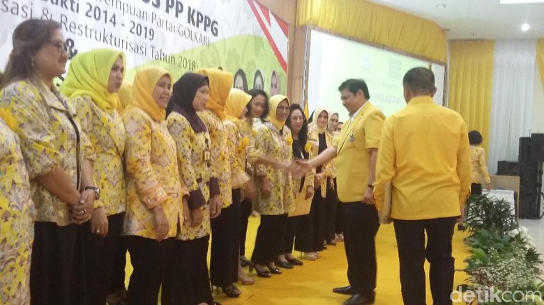 Airlangga Lantik Pengurus Kesatuan Perempuan Partai Golkar Airlangga Lantik Pengurus Kesatuan Perempuan Partai Golkar