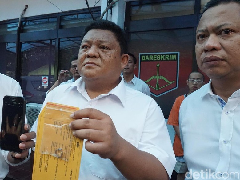 Dipasangi Cincin Secara Paksa, Mahasiswi Bandung Alami Trauma Dipasangi Cincin Secara Paksa, Mahasiswi Bandung Alami Trauma
