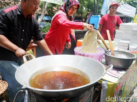 Ini Tempe Mendoan Jumbo dari Banjarnegara yang Asyik Dimakan Ramai-ramai