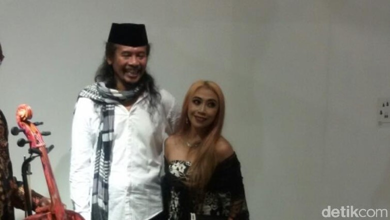 Kolaborasi dengan Nasirun, Trie Utami Pamerkan Lukisan di Yogya Kolaborasi dengan Nasirun, Trie Utami Pamerkan Lukisan di Yogya
