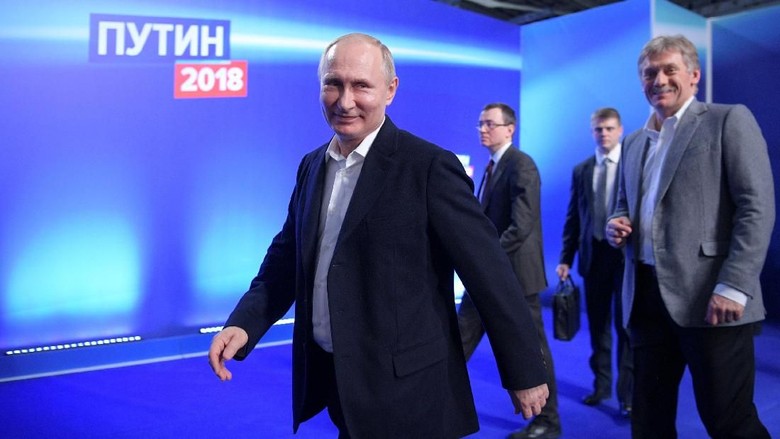 Ditanya Akan Calonkan Diri Lagi di Pilpres 2030, Putin Tertawa Ditanya Akan Calonkan Diri Lagi di Pilpres 2030, Putin Tertawa