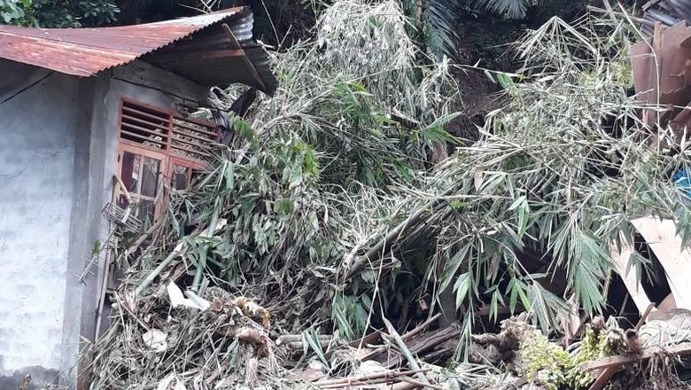 Longsor di Manado, 1 Orang Tewas dan 2 Rumah Rusak Longsor di Manado, 1 Orang Tewas dan 2 Rumah Rusak