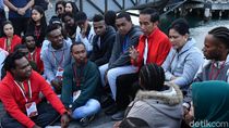 Momen Jokowi Bangga Ada 2 Pilot Perempuan Pertama dari Papua Momen Jokowi Bangga Ada 2 Pilot Perempuan Pertama dari Papua