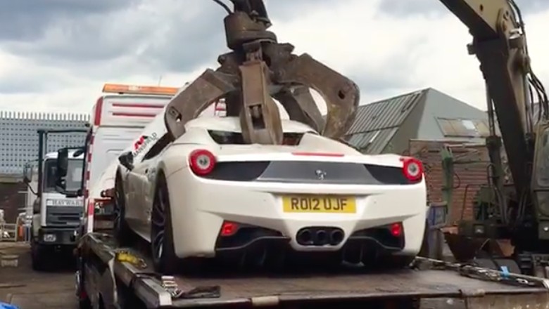 Disangka Barang Curian, Ferrari 458 Spider ini Dihancurkan Polisi Disangka Barang Curian, Ferrari 458 Spider ini Dihancurkan Polisi