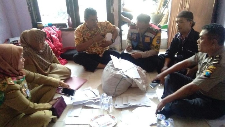 Polisi Amankan Karung Berisi KIP yang Ditemukan di Laundry Polisi Amankan Karung Berisi KIP yang Ditemukan di Laundry